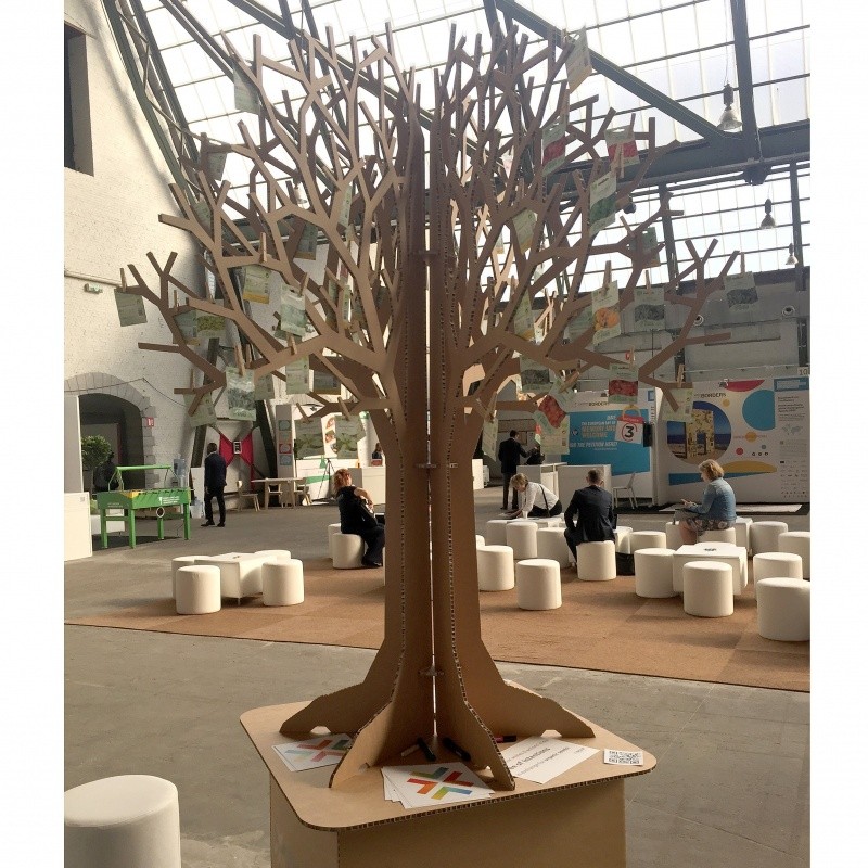 BIKOM Arbre en carton recyclé à mot | 200 cm de haut