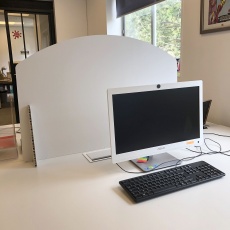 Séparateur de bureau en carton BIKOM Signalétique gestes barrières