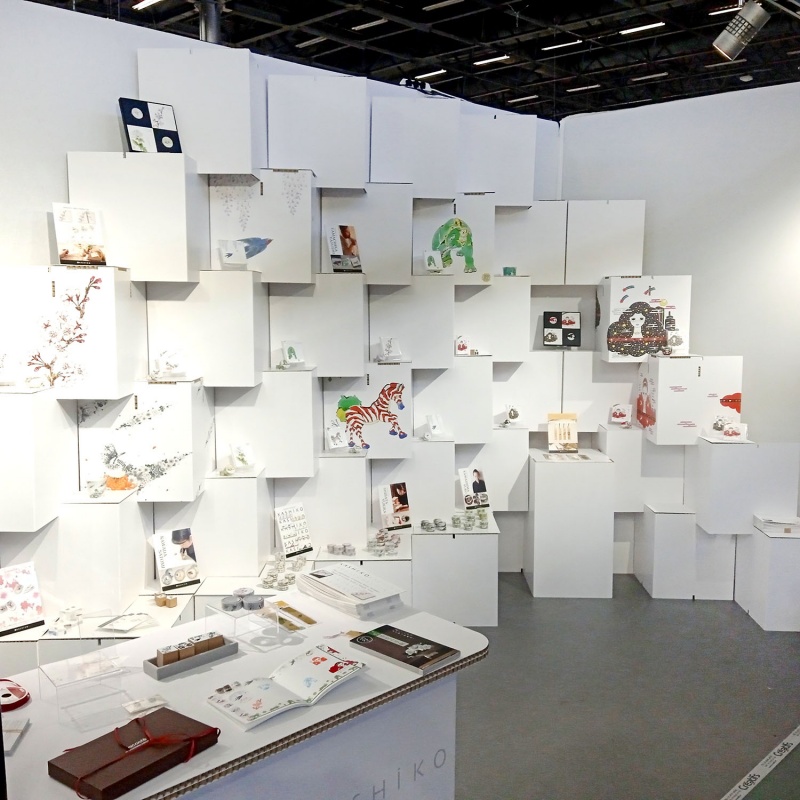 BIKOM Stand en carton