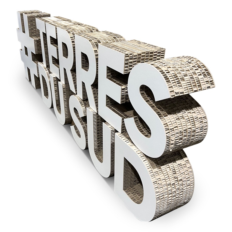 mobilier-en-carton-Lettre et logo en carton géant