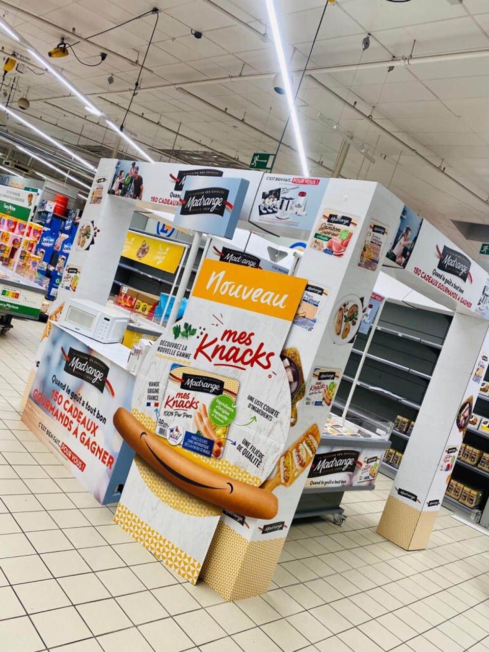 Arche en carton publicitaire